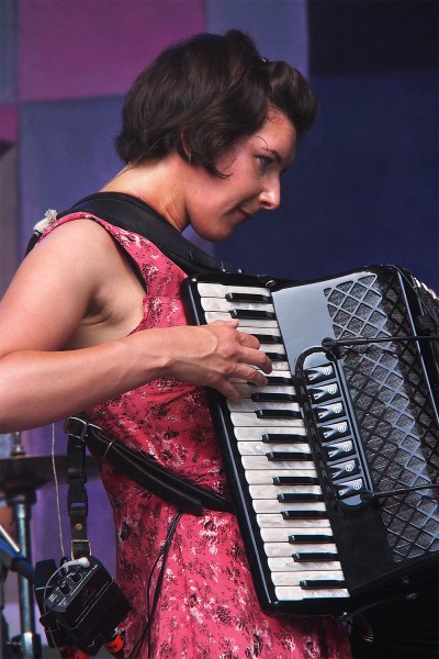 Amy Thatcher . Monster Ceilidh Band (England) . TFF . Rudolstadt . 2015 (Foto: Andreas Kuhrt)