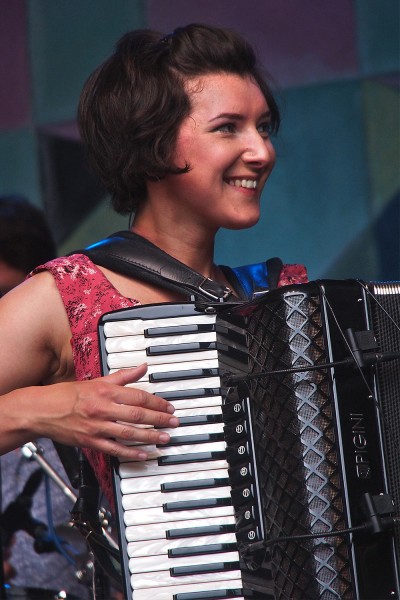 Amy Thatcher . Monster Ceilidh Band (England) . TFF . Rudolstadt . 2015 (Foto: Andreas Kuhrt)