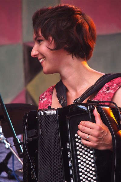 Amy Thatcher . Monster Ceilidh Band (England) . TFF . Rudolstadt . 2015 (Foto: Andreas Kuhrt)