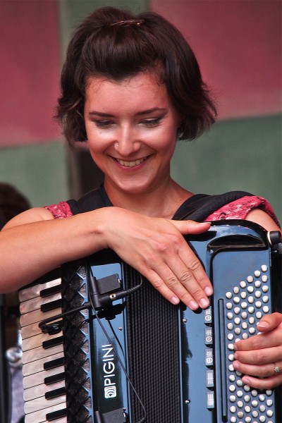 Amy Thatcher . Monster Ceilidh Band (England) . TFF . Rudolstadt . 2015 (Foto: Andreas Kuhrt)