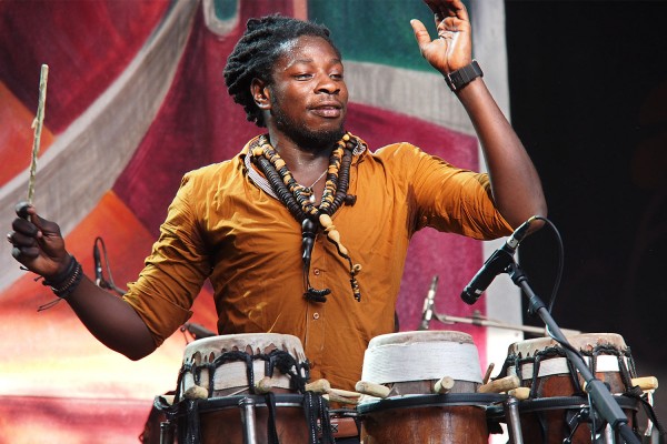 Modou Mbaye . Mark Ernestus' Ndagga Rgythm Force (Senegal) . TFF . Rudolstadt . 2015 (Foto: Andreas Kuhrt)