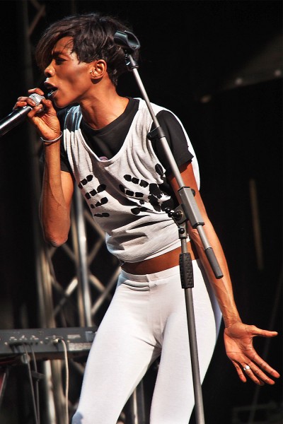 Fatou Wore Mboup . Mark Ernestus' Ndagga Rgythm Force (Senegal) . TFF . Rudolstadt . 2015 (Foto: Andreas Kuhrt)