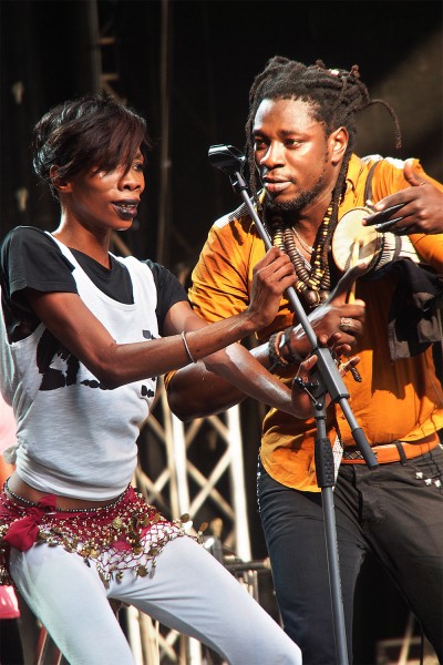 Fatou Wore Mboup . Mark Ernestus' Ndagga Rgythm Force (Senegal) . TFF . Rudolstadt . 2015 (Foto: Andreas Kuhrt)