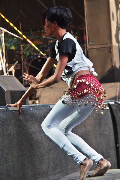 Fatou Wore Mboup . Mark Ernestus' Ndagga Rgythm Force (Senegal) . TFF . Rudolstadt . 2015 (Foto: Andreas Kuhrt)