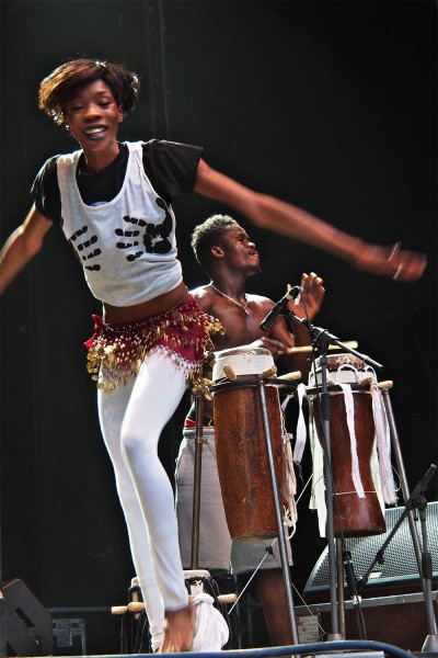 Fatou Wore Mboup . Mark Ernestus' Ndagga Rgythm Force (Senegal) . TFF . Rudolstadt . 2015 (Foto: Andreas Kuhrt)