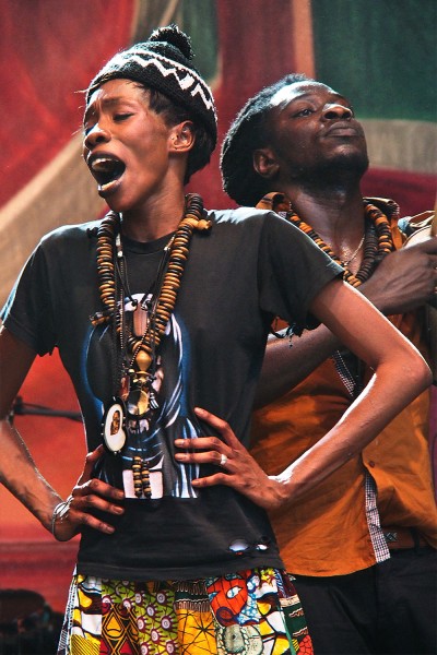 Fatou Wore Mboup . Mark Ernestus' Ndagga Rgythm Force (Senegal) . TFF . Rudolstadt . 2015 (Foto: Andreas Kuhrt)