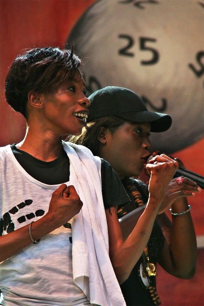 Fatou Wore Mboup . Mark Ernestus' Ndagga Rgythm Force (Senegal) . TFF . Rudolstadt . 2015 (Foto: Andreas Kuhrt)