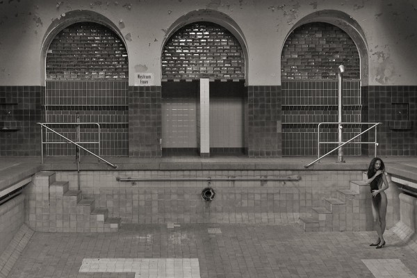 Randerscheinung (Nadine) . Frauenbad . Stadtbad Leipzig . 2015 (Foto: Andreas Kuhrt)