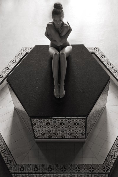 Haltung (Nadine) . Orientalische Sauna . Stadtbad Leipzig . 2015 (Foto: Andreas Kuhrt)