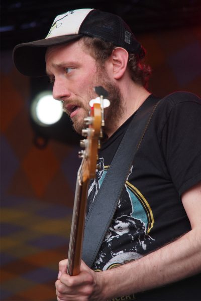 Florian Eilers, Bassist bei Cäthe (Berlin) . Rudolstadt Festival . 2016 (Foto: Andreas Kuhrt)