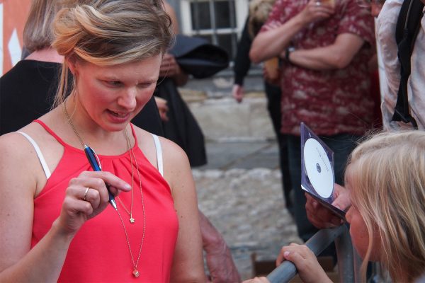 Signierstunde . Helene Blum (Dänemark) . Rudolstadt Festival . 2016 (Foto: Andreas Kuhrt)