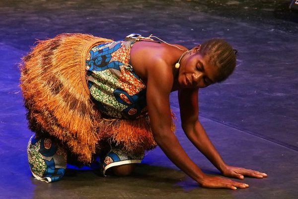 Hélène Mameke, Säng-/Tänzerin der Aka-Pygmäen . Ndima (Kongo) . Rudolstadt Festival . 2016 (Foto: Andreas Kuhrt)