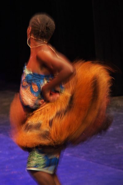 Hélène Mameke, Säng-/Tänzerin der Aka-Pygmäen . Ndima (Kongo) . Rudolstadt Festival . 2016 (Foto: Andreas Kuhrt)