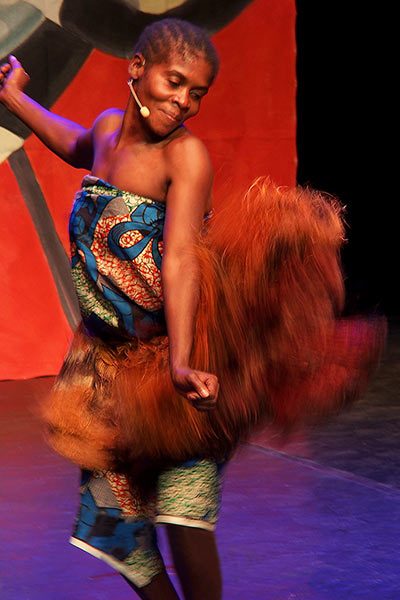 Hélène Mameke, Säng-/Tänzerin der Aka-Pygmäen . Ndima (Kongo) . Rudolstadt Festival . 2016 (Foto: Andreas Kuhrt)