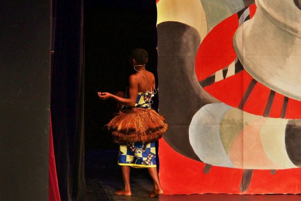 Emilie Koule, Säng-/Tänzerin der Aka-Pygmäen . Ndima (Kongo) . Rudolstadt Festival . 2016 (Foto: Andreas Kuhrt)