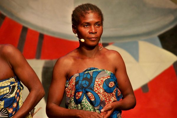 Hélène Mameke, Säng-/Tänzerin der Aka-Pygmäen . Ndima (Kongo) . Rudolstadt Festival . 2016 (Foto: Andreas Kuhrt)