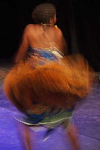 Hélène Mameke, Säng-/Tänzerin der Aka-Pygmäen . Ndima (Kongo) . Rudolstadt Festival . 2016 (Foto: Andreas Kuhrt)