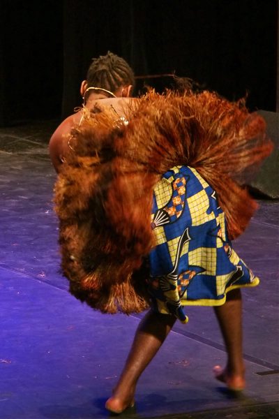 Emilie Koule, Säng-/Tänzerin der Aka-Pygmäen . Ndima (Kongo) . Rudolstadt Festival . 2016 (Foto: Andreas Kuhrt)