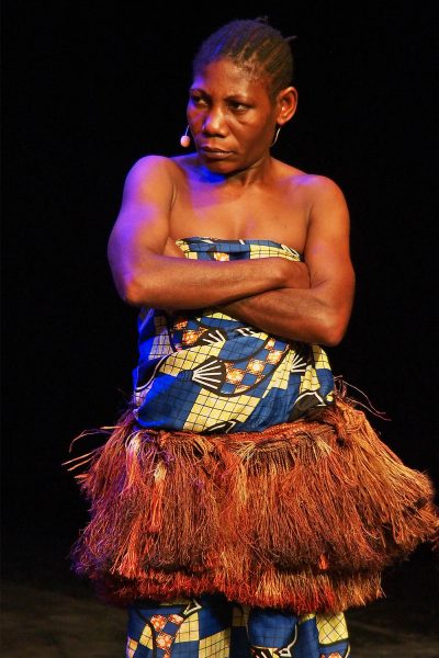 Emilie Koule, Säng-/Tänzerin der Aka-Pygmäen . Ndima (Kongo) . Rudolstadt Festival . 2016 (Foto: Andreas Kuhrt)