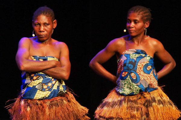 Emilie Koule & Hélène Mameke, Säng-/Tänzerinnen der Aka-Pygmäen . Ndima (Kongo) . Rudolstadt Festival . 2016 (Foto: Andreas Kuhrt)