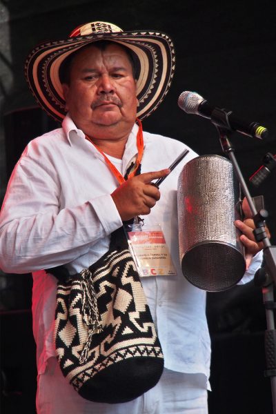 José Movilla (Guacharaca) . Carmelo Torres y su cumbia sabanera (Kolumbien) . Rudolstadt Festival . 2016 (Foto: Andreas Kuhrt)