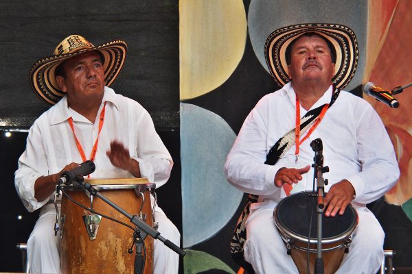 Rodrigo Salgado (Conga) & José Movilla (Caja) . Carmelo Torres y su cumbia sabanera (Kolumbien) . Rudolstadt Festival . 2016 (Foto: Andreas Kuhrt)