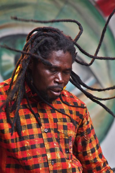 Abaadongo Adontanga (Dorgo, Tanz, Gesang) . King Ayisoba (Ghana) . Rudolstadt Festival . 2016 (Foto: Andreas Kuhrt)