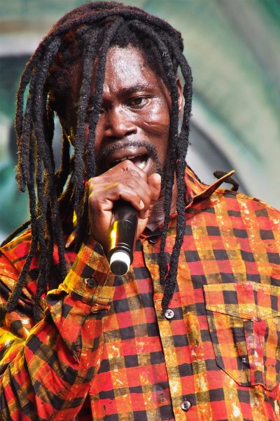 Abaadongo Adontanga (Dorgo, Tanz, Gesang) . King Ayisoba (Ghana) . Rudolstadt Festival . 2016 (Foto: Andreas Kuhrt)