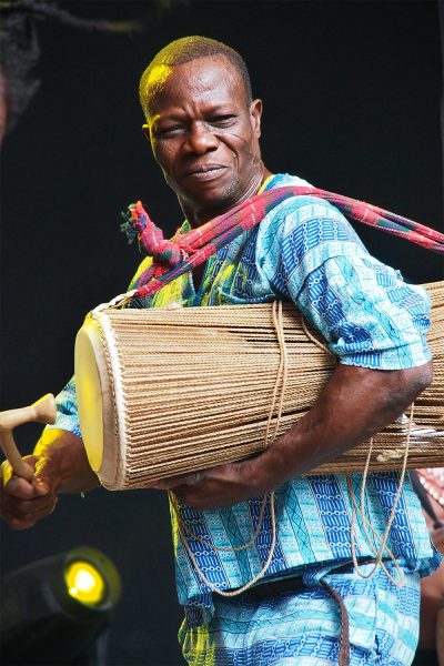 Gemeka Akligilalatanda (Dundun, Guluku) . King Ayisoba (Ghana) . Rudolstadt Festival . 2016 (Foto: Andreas Kuhrt)