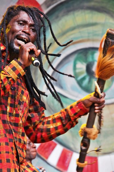 Abaadongo Adontanga (Dorgo, Tanz, Gesang) . King Ayisoba (Ghana) . Rudolstadt Festival . 2016 (Foto: Andreas Kuhrt)