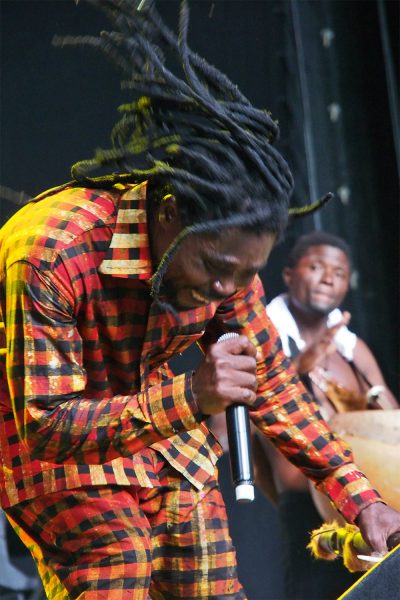 Abaadongo Adontanga (Dorgo, Tanz, Gesang) . King Ayisoba (Ghana) . Rudolstadt Festival . 2016 (Foto: Andreas Kuhrt)