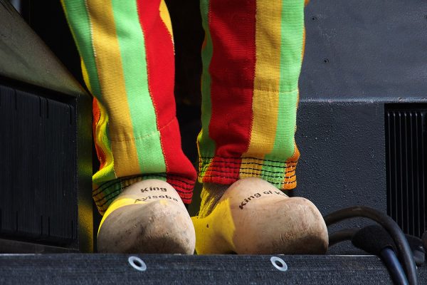 Ayisoba Atongo (Kologo, Gesang) . King Ayisoba (Ghana) . Rudolstadt Festival . 2016 (Foto: Andreas Kuhrt)