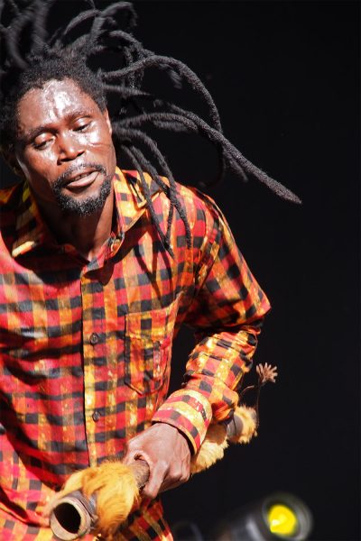 Abaadongo Adontanga (Dorgo, Tanz, Gesang) . King Ayisoba (Ghana) . Rudolstadt Festival . 2016 (Foto: Andreas Kuhrt)