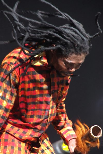 Abaadongo Adontanga (Dorgo, Tanz, Gesang) . King Ayisoba (Ghana) . Rudolstadt Festival . 2016 (Foto: Andreas Kuhrt)