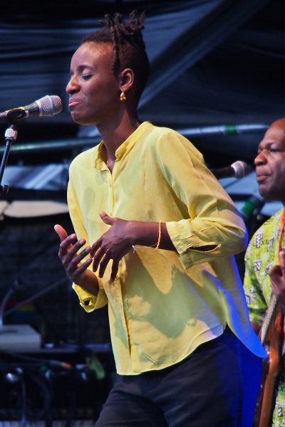 Gasandji & Kired Dongala (Gitarre) (Kongo/Frankreich) . Rudolstadt Festival . 2016 (Foto: Andreas Kuhrt)