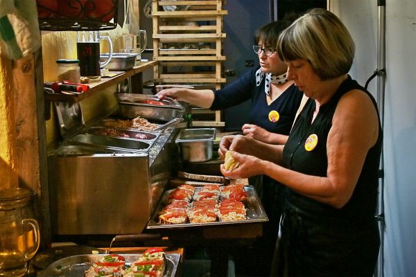 Ofenbrot-Bäckerei in den Bauernhäusern . Rudolstadt Festival . 2016 (Foto: Andreas Kuhrt)