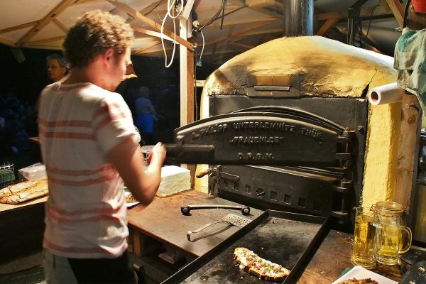 Ofenbrot-Bäckerei in den Bauernhäusern . Rudolstadt Festival . 2016 (Foto: Andreas Kuhrt)