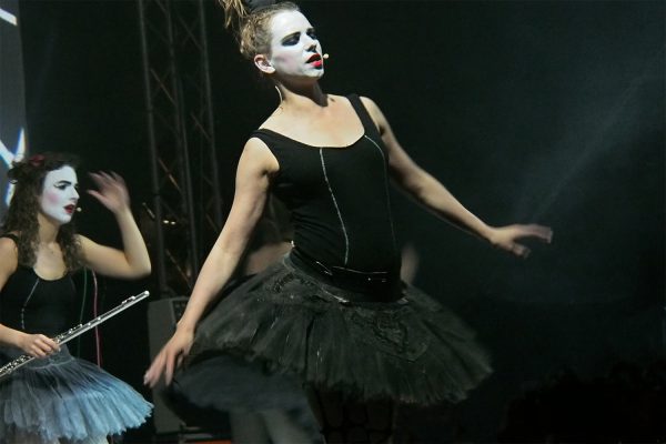 Tanya Gavrilyuk & Zo (Natalya Zozul) . Dakh Daughters (Ukraine) . Rudolstadt Festival . 2016 (Foto: Andreas Kuhrt)