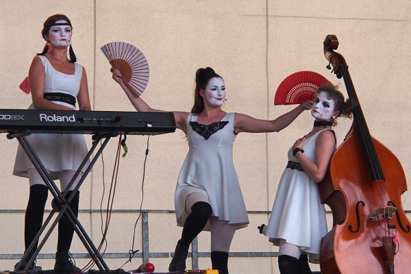 Solomiya Melnik, Anna Nikitina, Natalka Halanevich . Dakh Daughters (Ukraine) . Rudolstadt Festival . 2016 (Foto: Andreas Kuhrt)