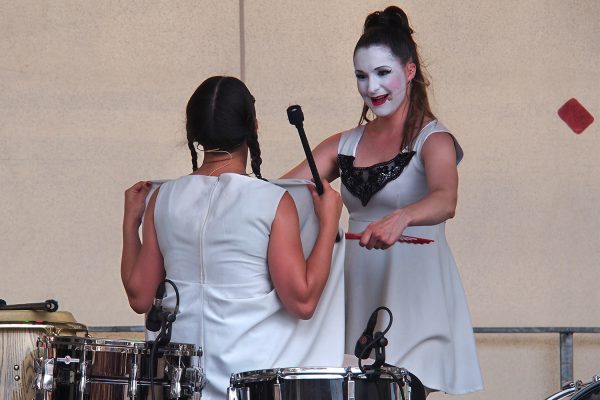 Ruslana Khazipova, Anna Nikitina . Dakh Daughters (Ukraine) . Rudolstadt Festival . 2016 (Foto: Andreas Kuhrt)