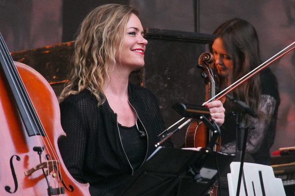 Katie O'Connor & Ruth Omahony Brady . Glen Hansard & Band (Irland) . Rudolstadt Festival . 2016 (Foto: Andreas Kuhrt)