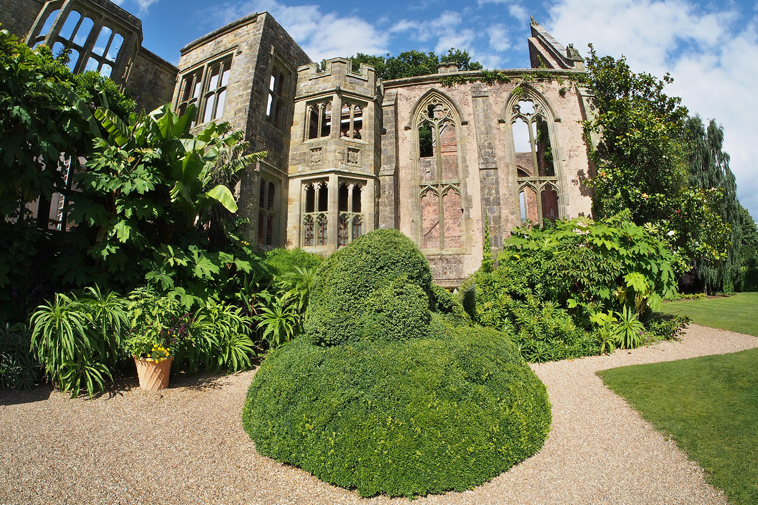 P0053888-2016-08-10-suedengland-nymans-house-garden-ruine Ruine . Nymans House & Garden . bei Handcross . England (Foto: Andreas Kuhrt 2016)