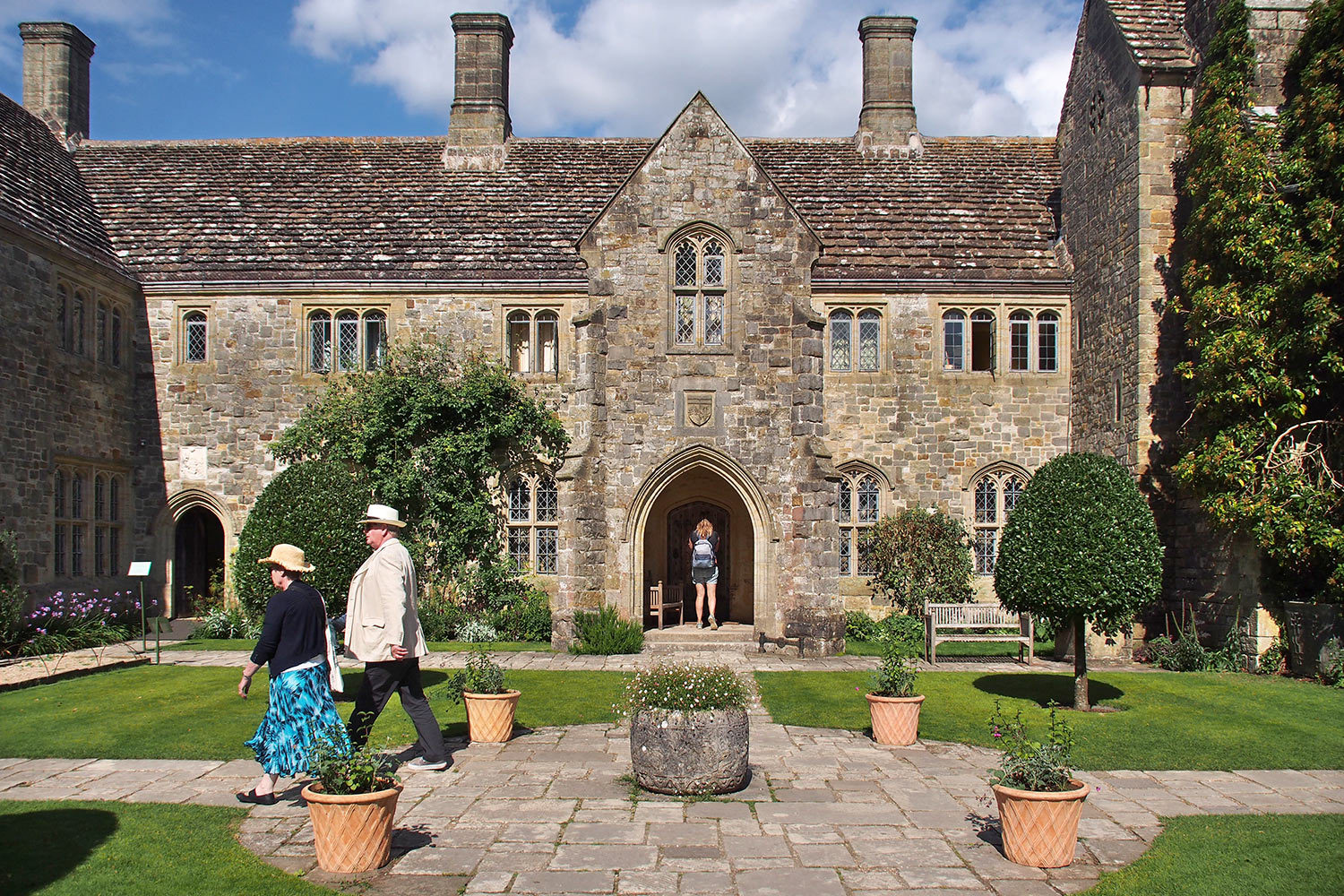 P0053928-2016-suedengland-nymans-house-vorhof Hof . Nymans House & Garden . bei Handcross . England (Foto: Andreas Kuhrt 2016)