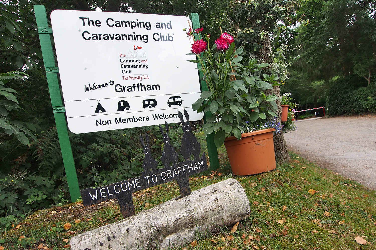 P0054058-2016-08-11-suedengland-graffham-camping-and-caravanning-club Willkommen im Graffham Camping & Caravanning Club . England (Foto: Andreas Kuhrt 2016)