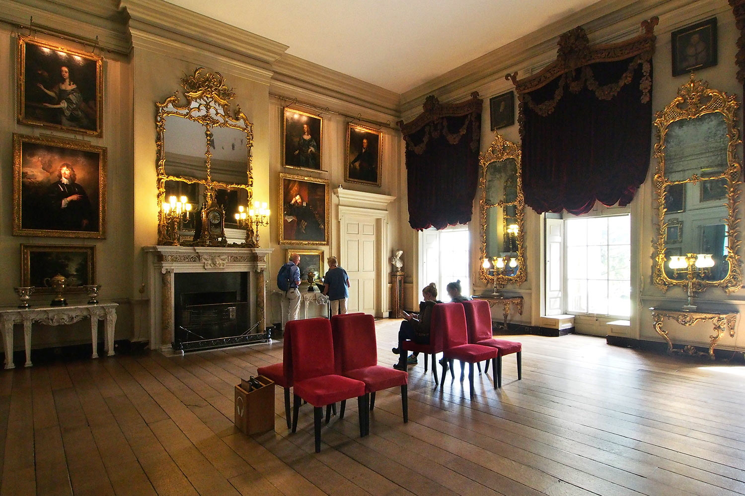 P0054146-2016-08-11-suedengland-petworth-house-square-dining-room Square Dining Room . Petworth House . Sussex . Südengland (Foto: Andreas Kuhrt)