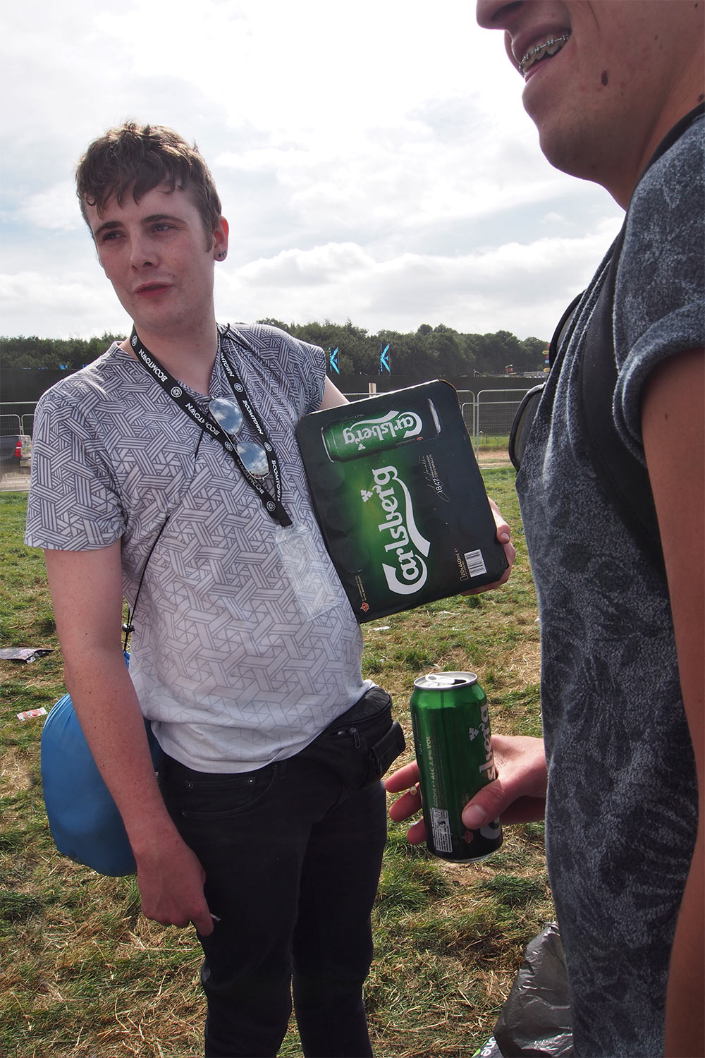 P0054350-2016-08-11-suedengland-boomtown-ankunft Ankunft in Boomtown . Matterley Estate bei Winchester . Sussex . Südengland (Foto: Andreas Kuhrt)