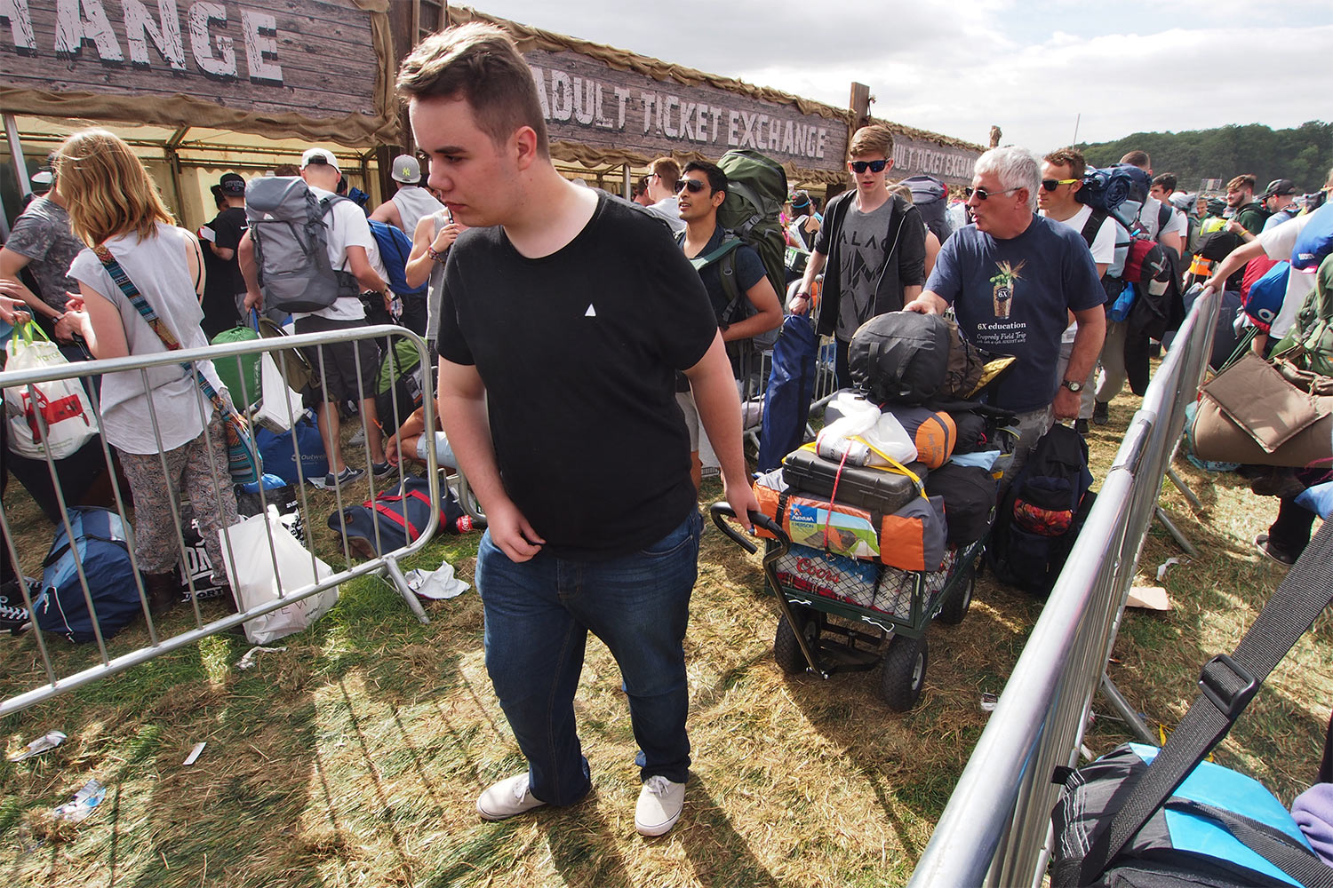 P0054363-2016-08-11-suedengland-boomtown-ankunft Ankunft in Boomtown . Matterley Estate bei Winchester . Sussex . Südengland (Foto: Andreas Kuhrt)