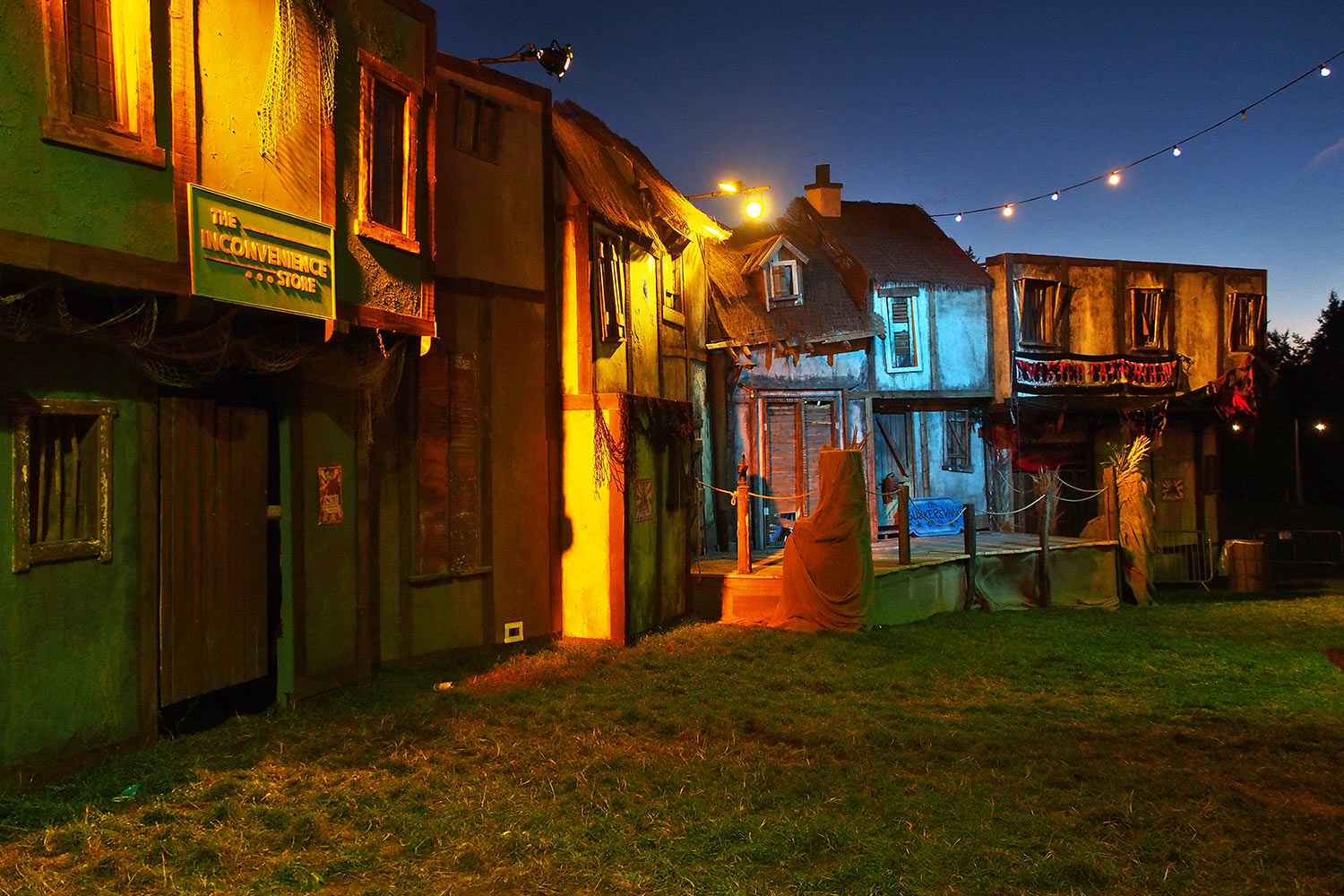 P0054397-2016-08-11-suedengland-boomtown-old-town Old Town . Boomtown Fair . Matterley Estate bei Winchester . Sussex . Südengland (Foto: Andreas Kuhrt)
