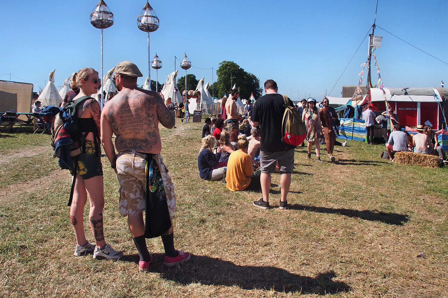 P0054590-2016-08-12-suedengland-boomtown-hilltop-boomtique-duschen Dusch-Schlange Hilltop Boomtique . Boomtown Fair . Matterley Estate bei Winchester . Sussex . Südengland (Foto: Andreas Kuhrt)