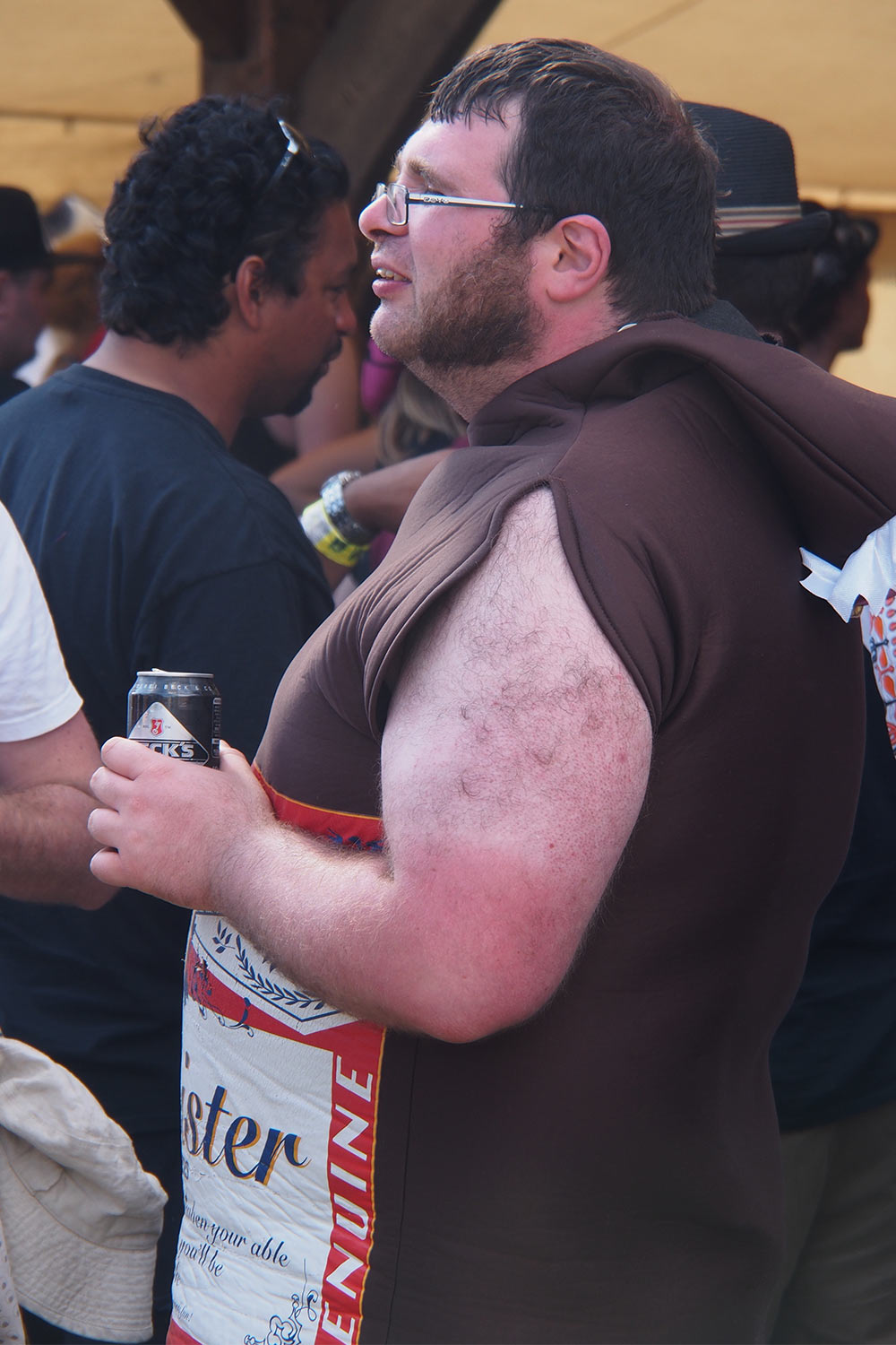 P0054777-2016-08-12-suedengland-boomtown-wild-west-pater Falscher Pater . Wild West . Boomtown Fair . bei Winchester . Sussex . Südengland (Foto: Andreas Kuhrt)
